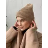 Тепла жіноча безшовна бавовняна шапка Fashion у рубчик бежевого кольору