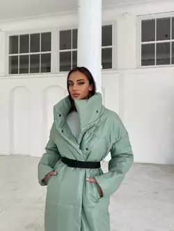 Довга жіноча зимова куртка - пуховик NIKA з екошкіри класу Lux на силіконі 200 без капюшона оливкового кольору