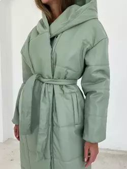 Довга жіноча зимова куртка - пуховик ZEFIR з екошкіри класу Lux на силіконі 200 з капюшоном оливкового кольору