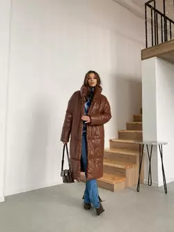Довга жіноча зимова куртка - пуховик NIKA з екошкіри класу Lux на силіконі 200 без капюшона колір кориця