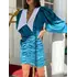 Стильна трендова шовкова міні сукня Kamilla з відкладним комірцем та V-подібним декольте бірюзового кольору в горох